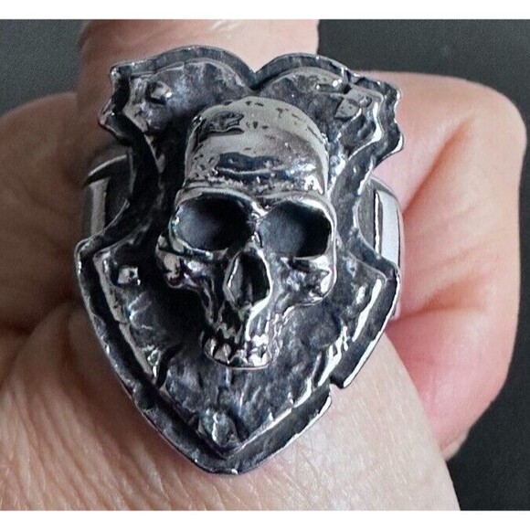 Pirate Mounted Skull Mens Ring 10 Rock Biker Gothic Stainless Steel Shield - Picture 1 of 13